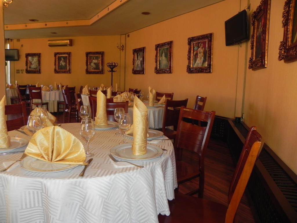 Hestia Hotel Calarasi  Luaran gambar