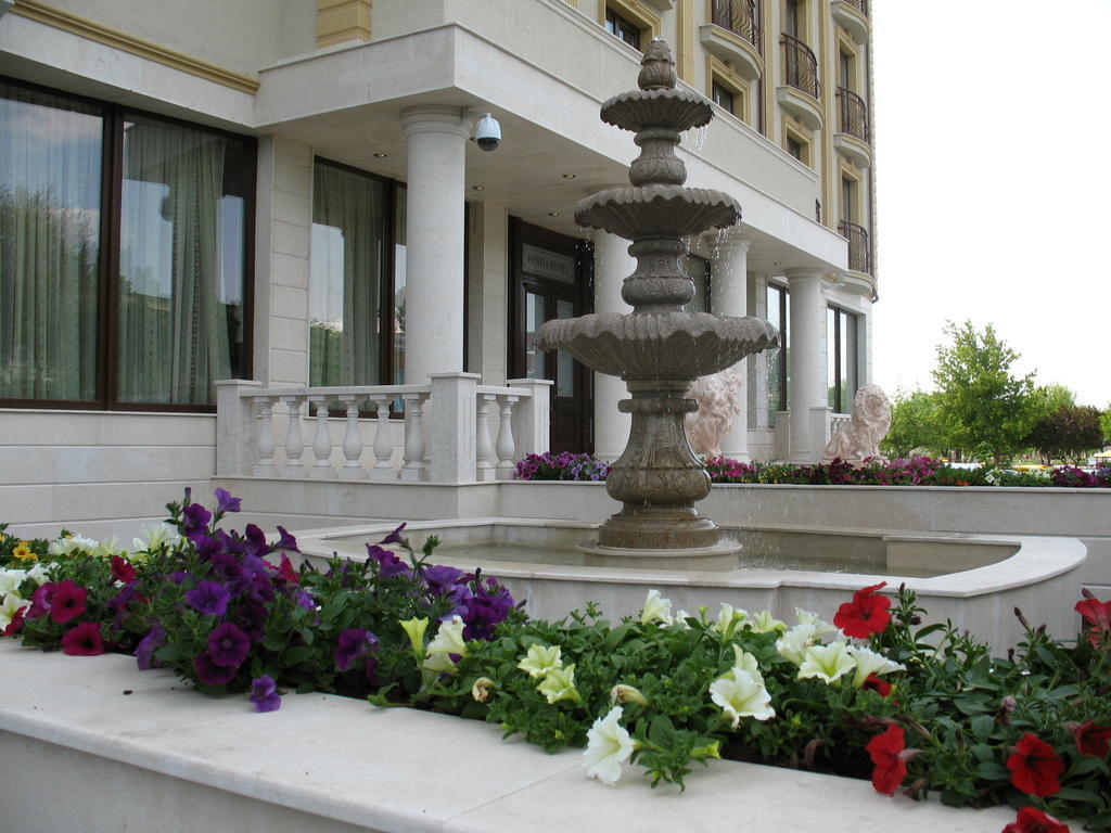 Hestia Hotel Calarasi  Luaran gambar